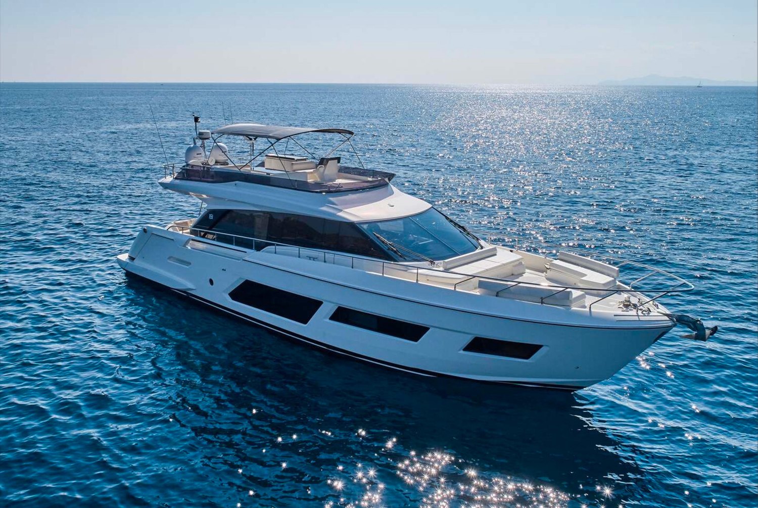 Ferretti Yachts 670